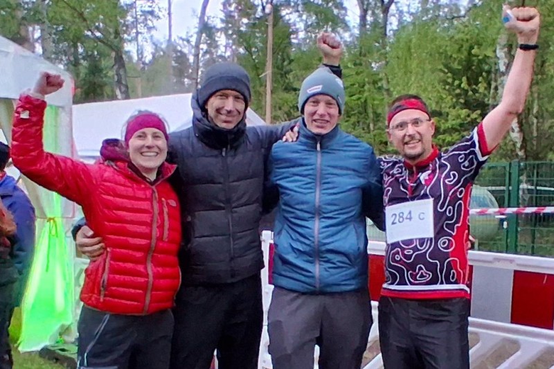 Das Landshuter 12-Stunden-Team mit Mona Schwendemann, Alexander Hergert, Axel Böhringer und Ralph Körner (v.l.) schaffte es mit 18 Wechseln unter die Top 30. Das Landshuter 12-Stunden-Team mit Mona Schwendemann, Alexander Hergert, Axel Böhringer und Ralph Körner (v.l.) schaffte es mit 18 Wechseln unter die Top 30.