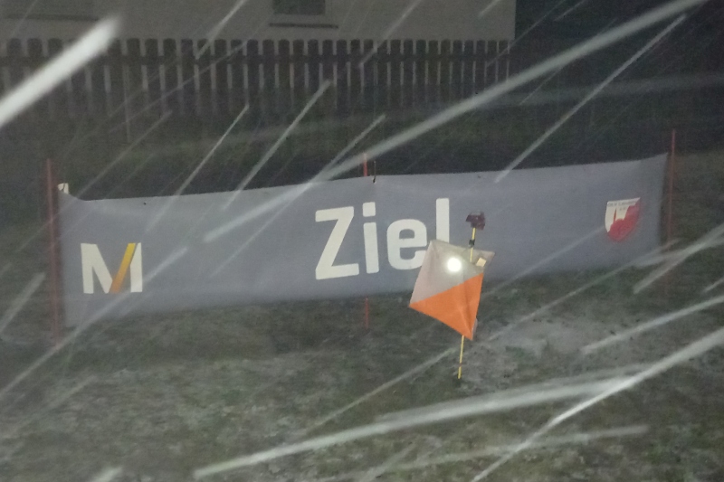 Das Ziel des Adlkofener Nacht-OLs im Schneetreiben.