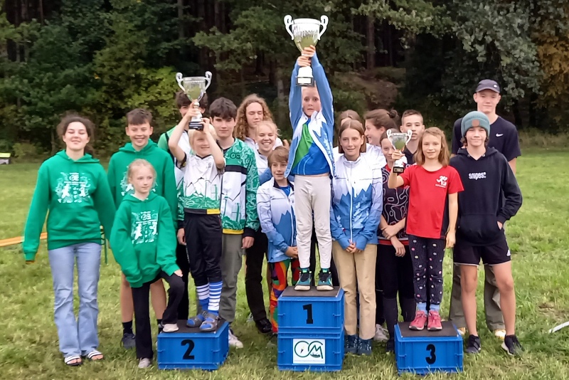 Siegerehrung im Bayerischen Nachwuchspokal mit der OLV-Jugend auf dem 3. Platz.